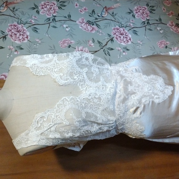Vintage Style Nightgown - Picture 2 of 3